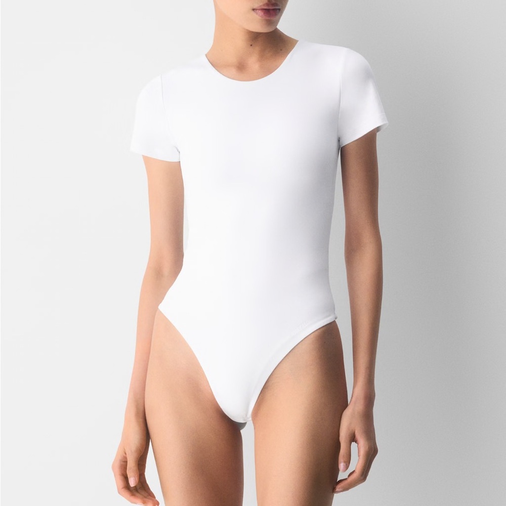 Aritzia White Short Sleeve Crewneck Bodysuit